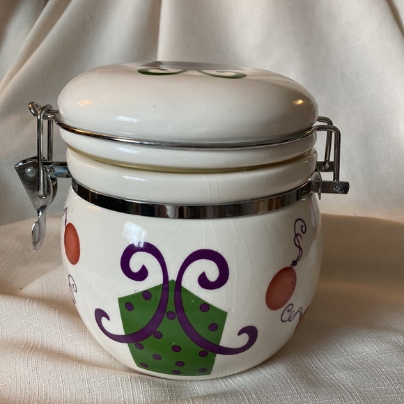 Classic Ceramics lidded container - Picture 4 of 6
